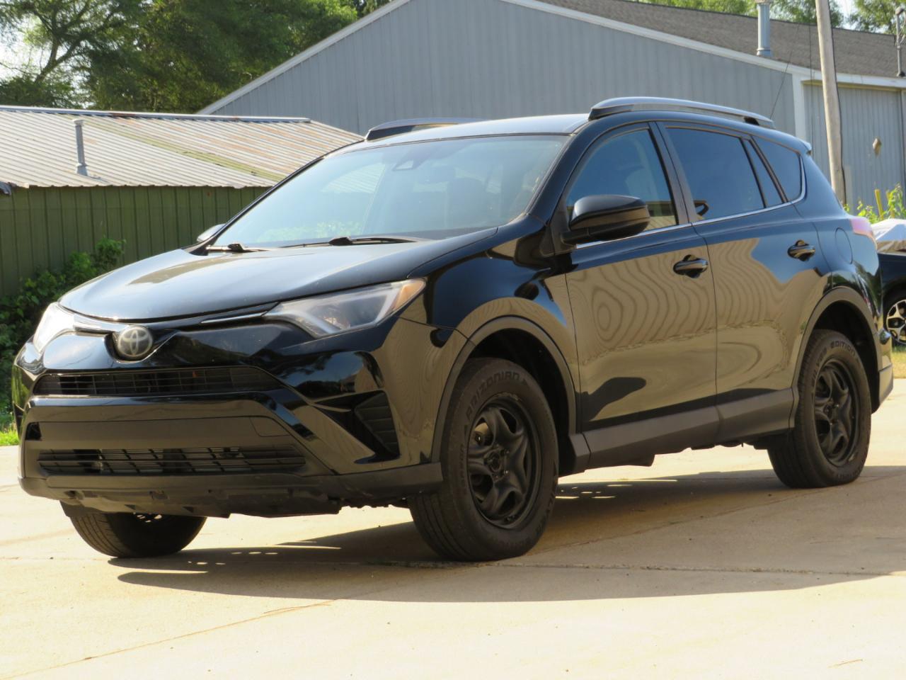 Toyota RAV4 LE FWD 2017