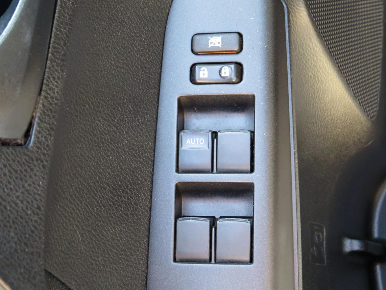 Toyota RAV4 LE FWD 2017