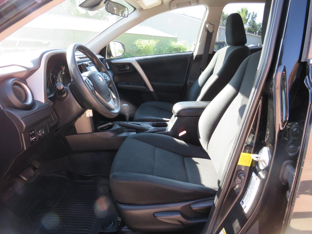 Toyota RAV4 LE FWD 2017