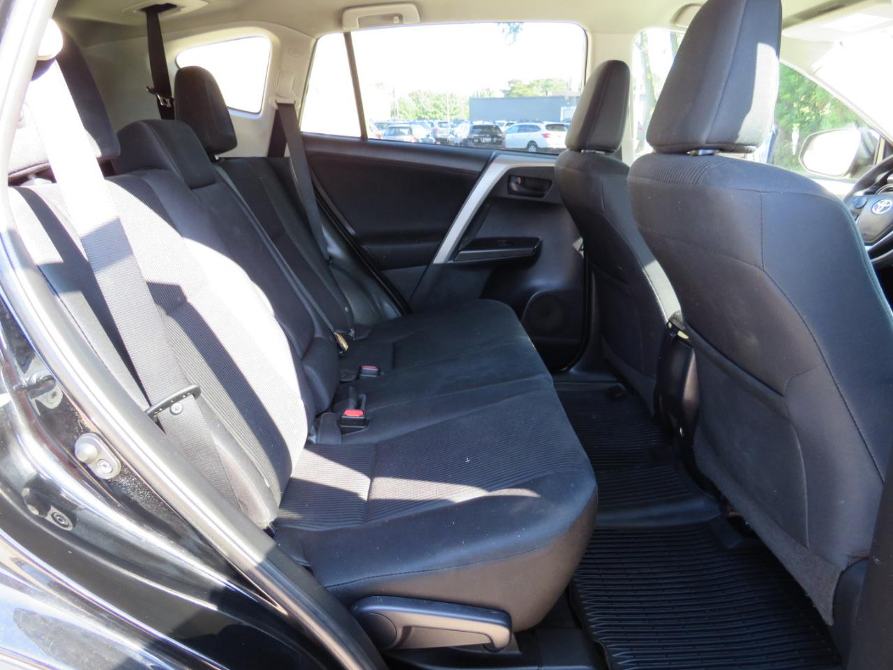 Toyota RAV4 LE FWD 2017