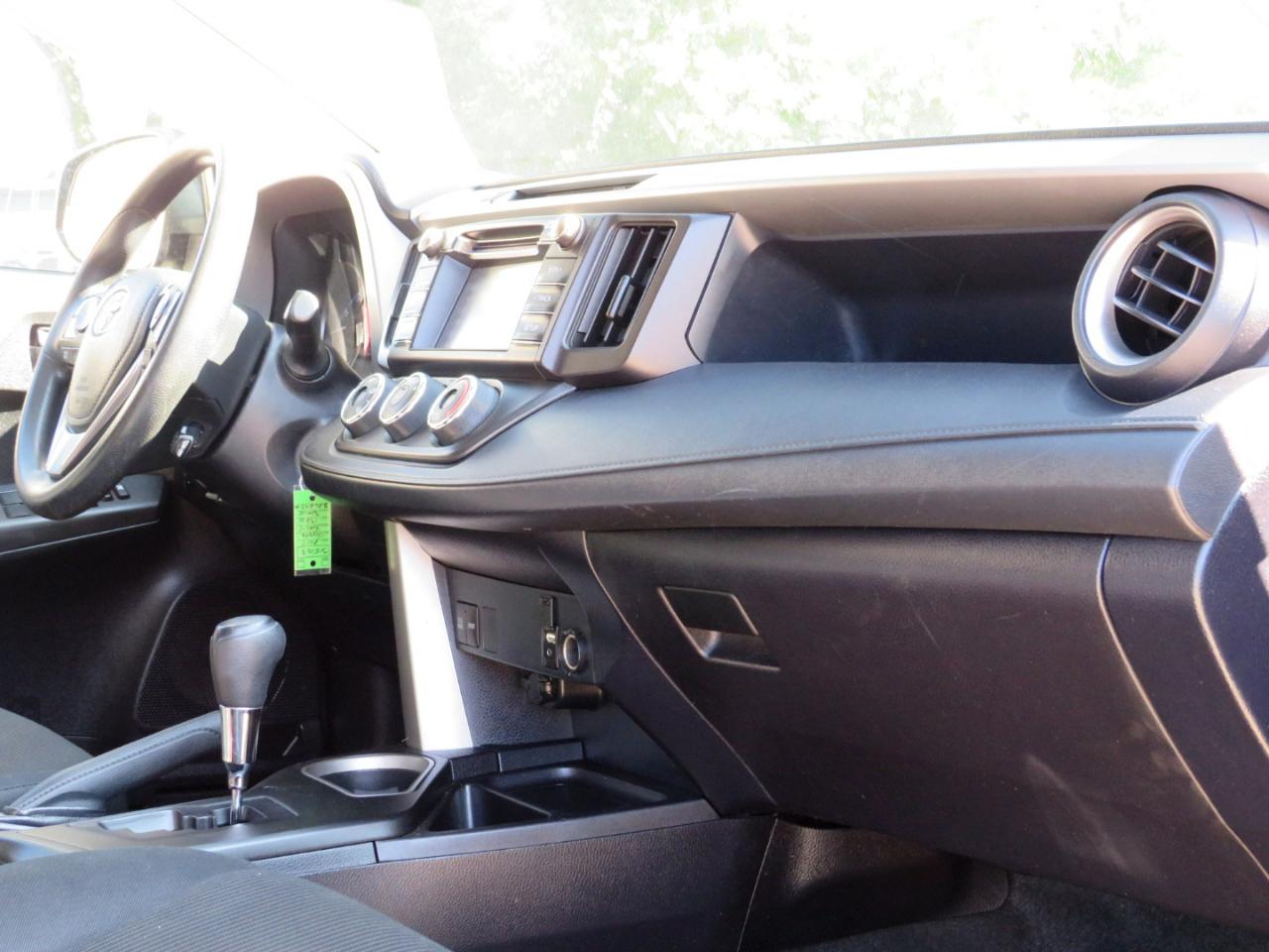 Toyota RAV4 LE FWD 2017