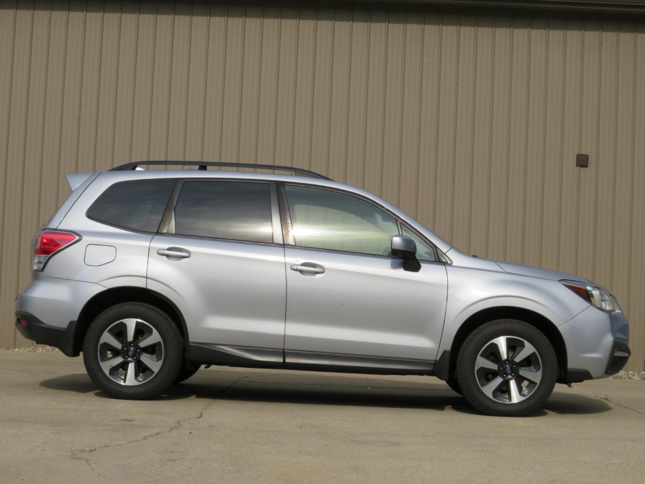 Subaru Forester 2.5i Premium PZEV CVT 2017