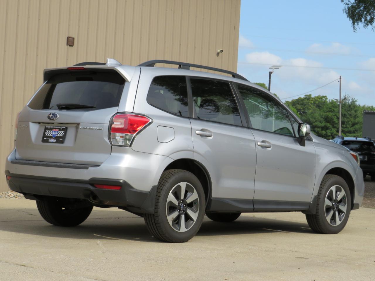 Subaru Forester 2.5i Premium PZEV CVT 2017