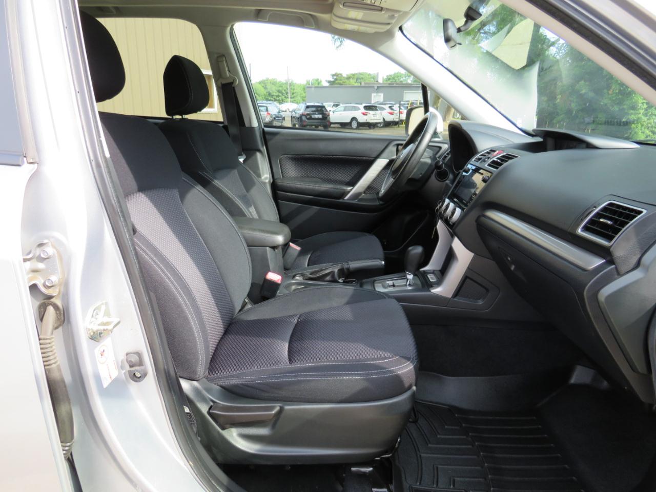 Subaru Forester 2.5i Premium PZEV CVT 2017