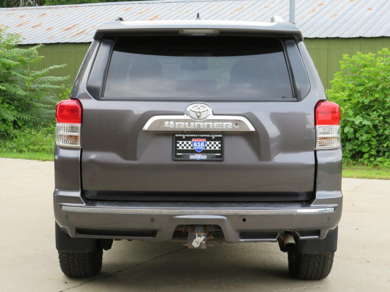 Toyota 4Runner SR5 4WD 2011