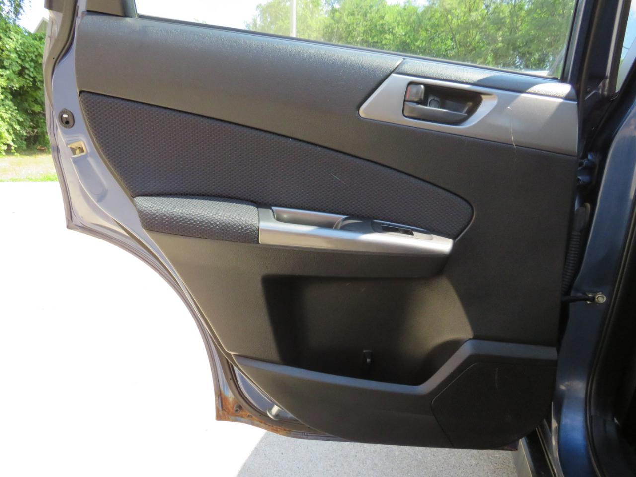 Subaru Forester 2.5X Premium 2011