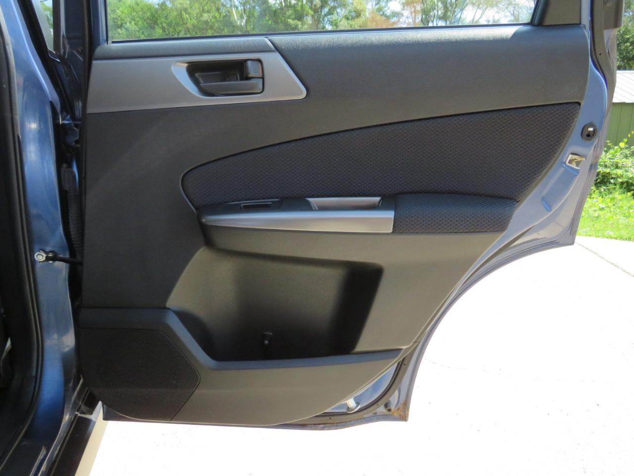 Subaru Forester 2.5X Premium 2011