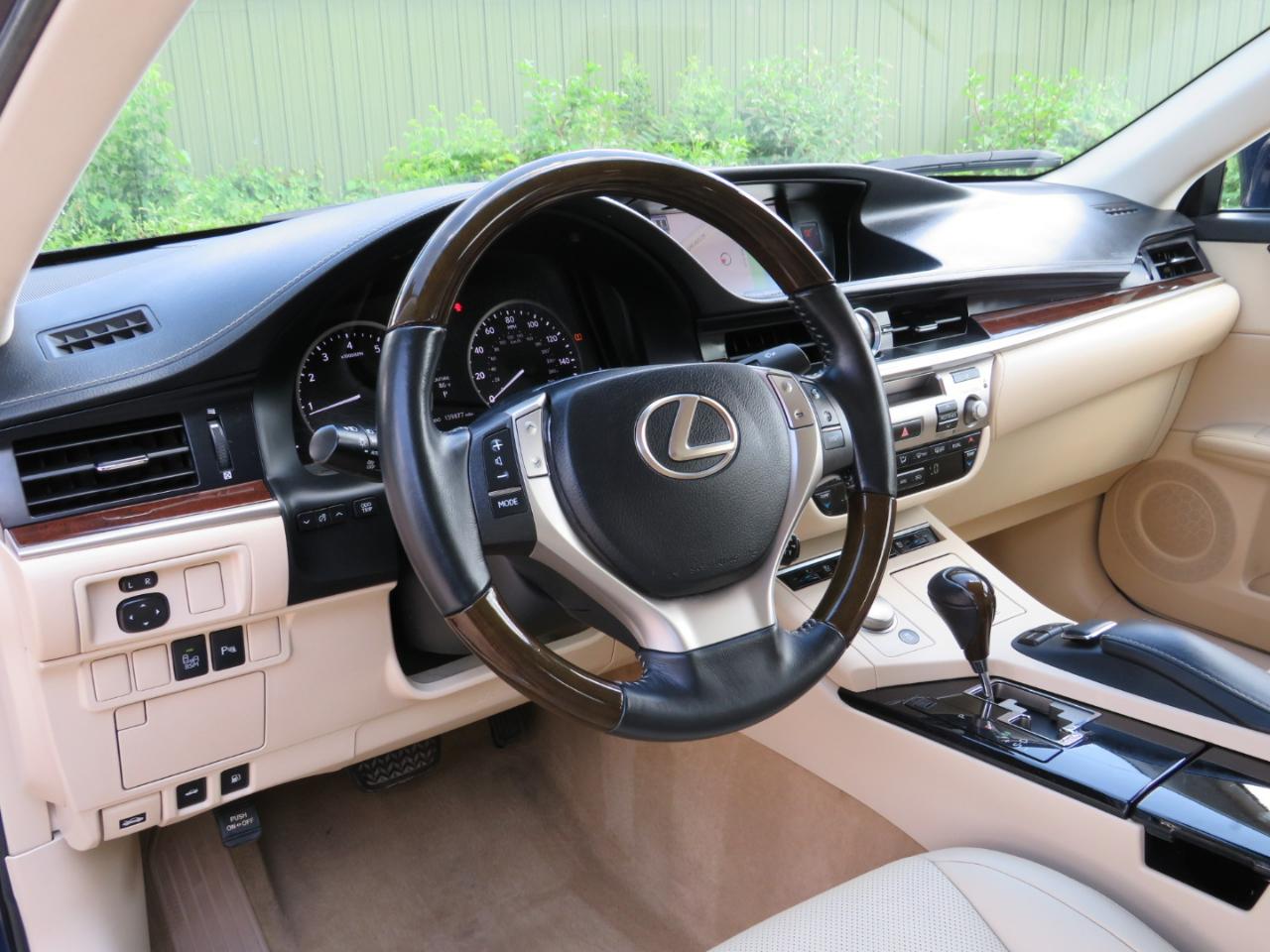 Lexus ES 350 Sedan 2014
