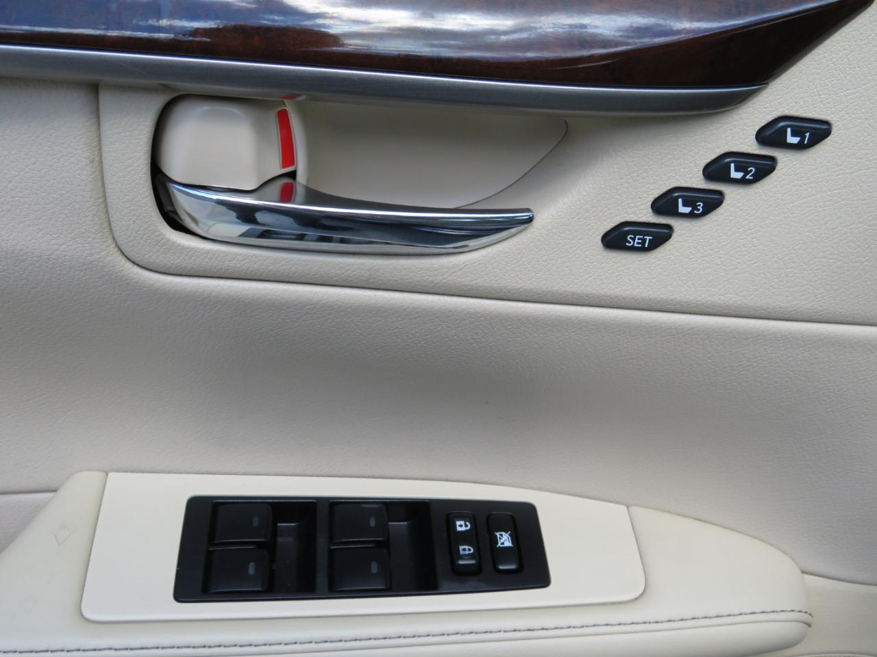 Lexus ES 350 Sedan 2014