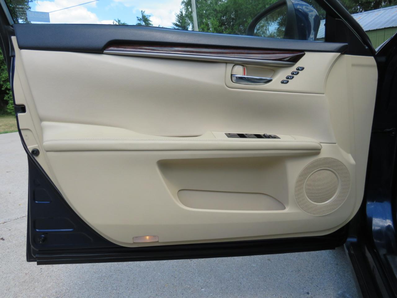 Lexus ES 350 Sedan 2014