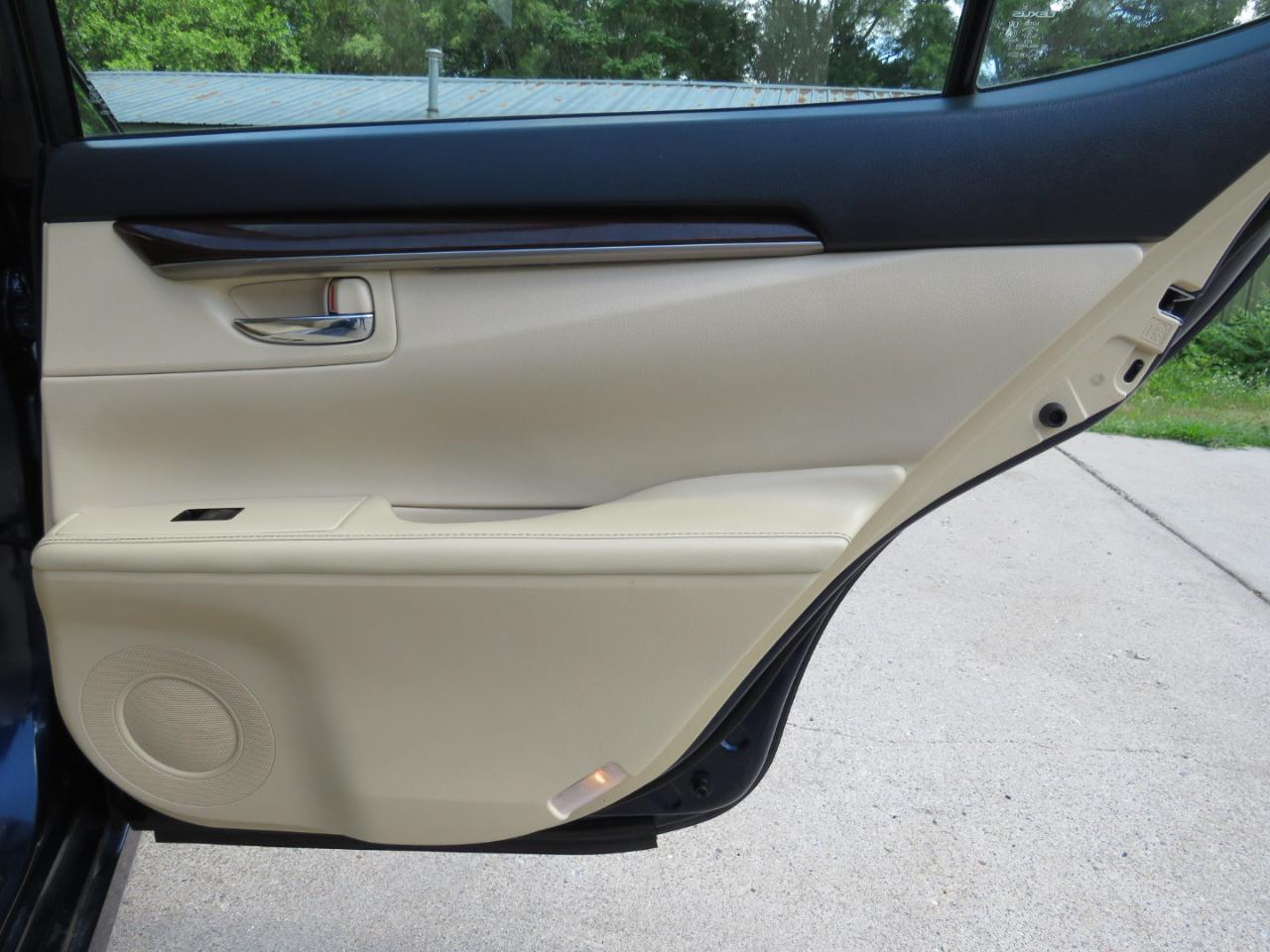 Lexus ES 350 Sedan 2014