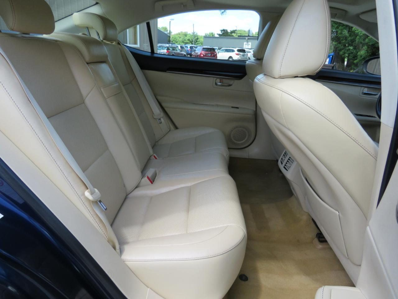 Lexus ES 350 Sedan 2014