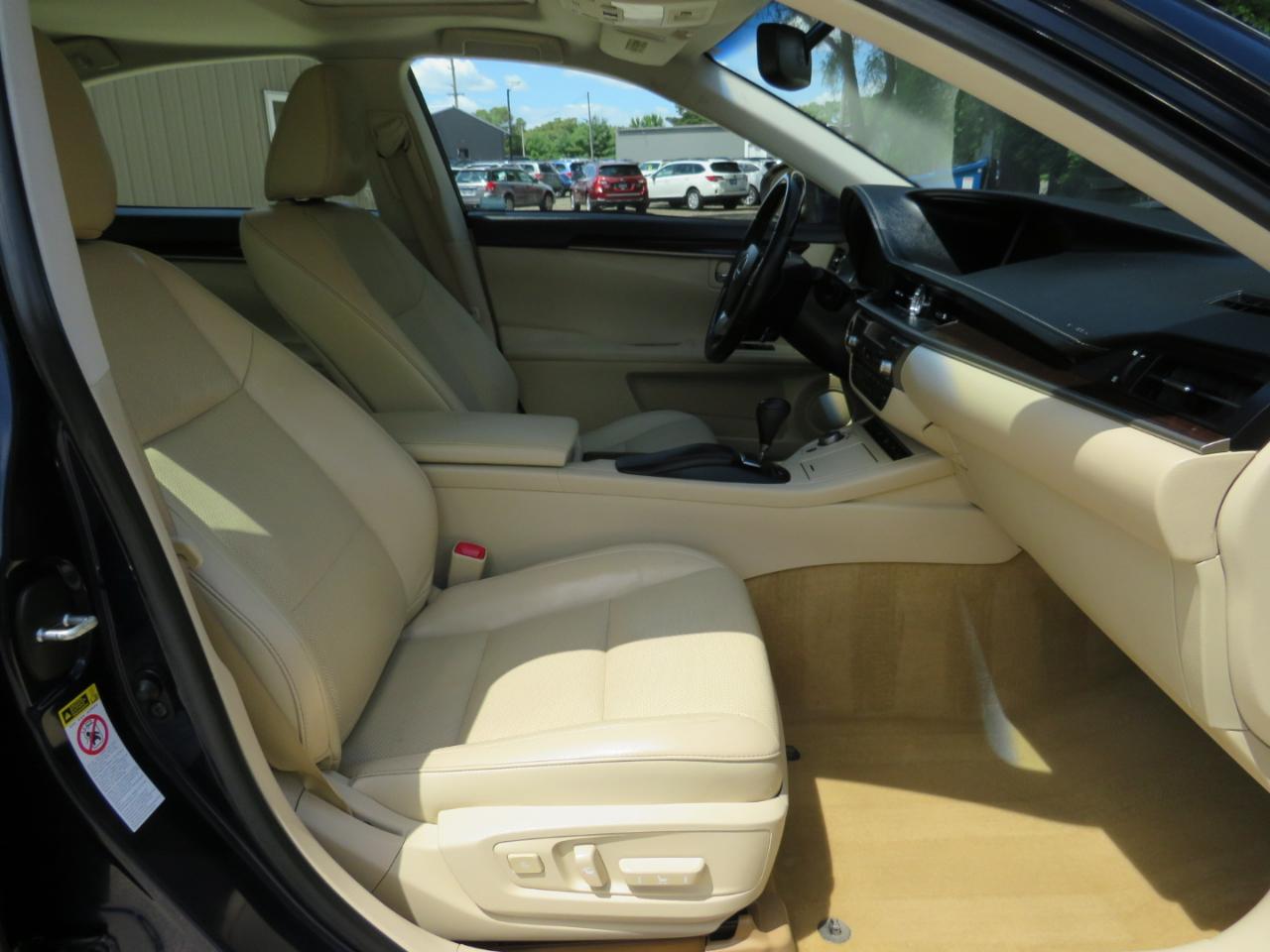 Lexus ES 350 Sedan 2014