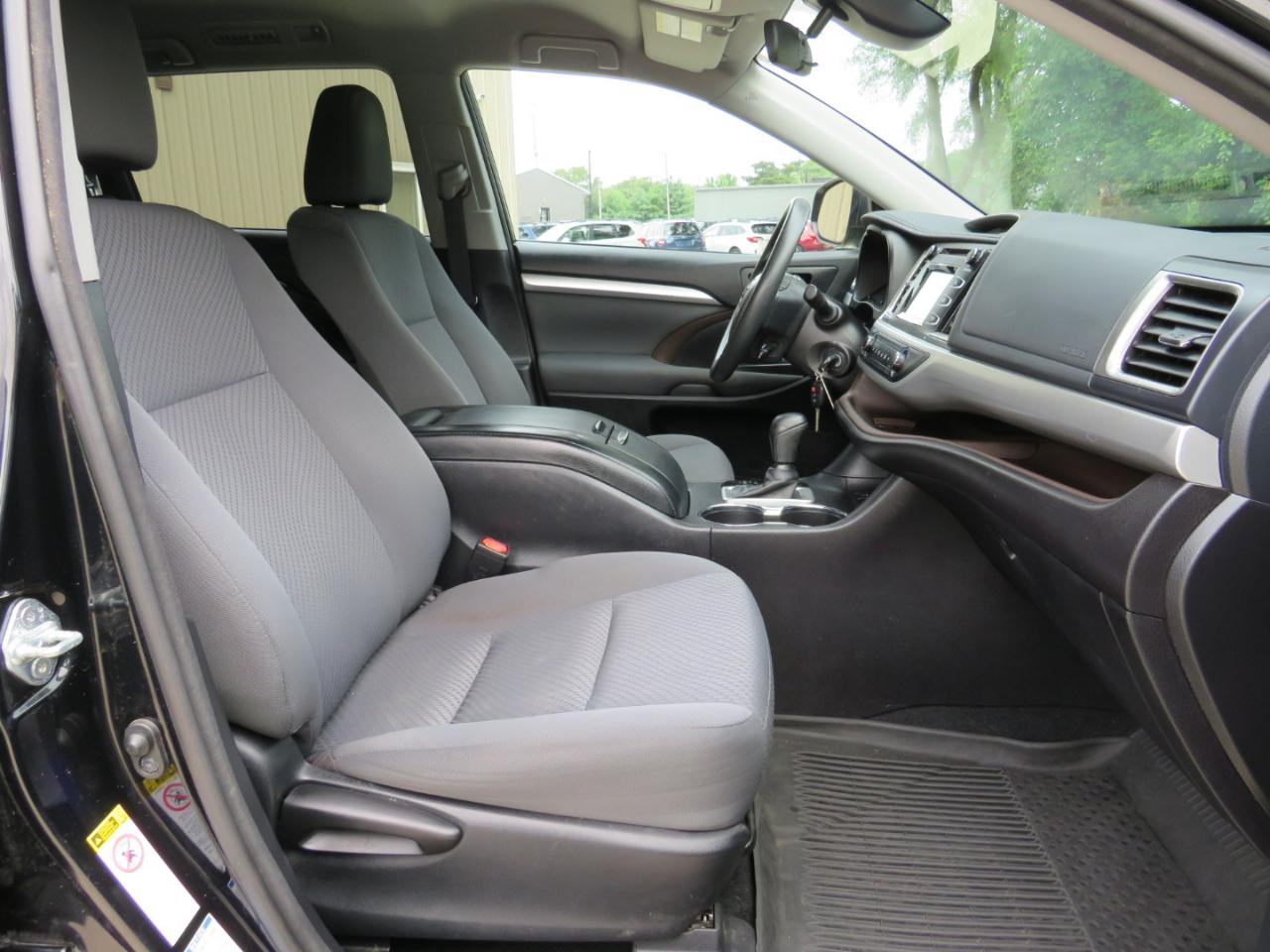 Toyota Highlander LE Plus AWD V6 2017