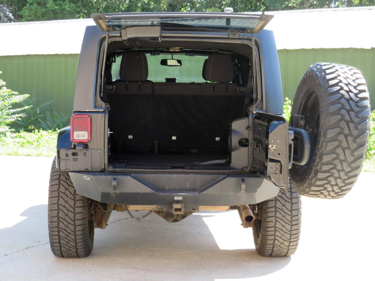 Jeep Wrangler Unlimited Sahara 4WD 2014