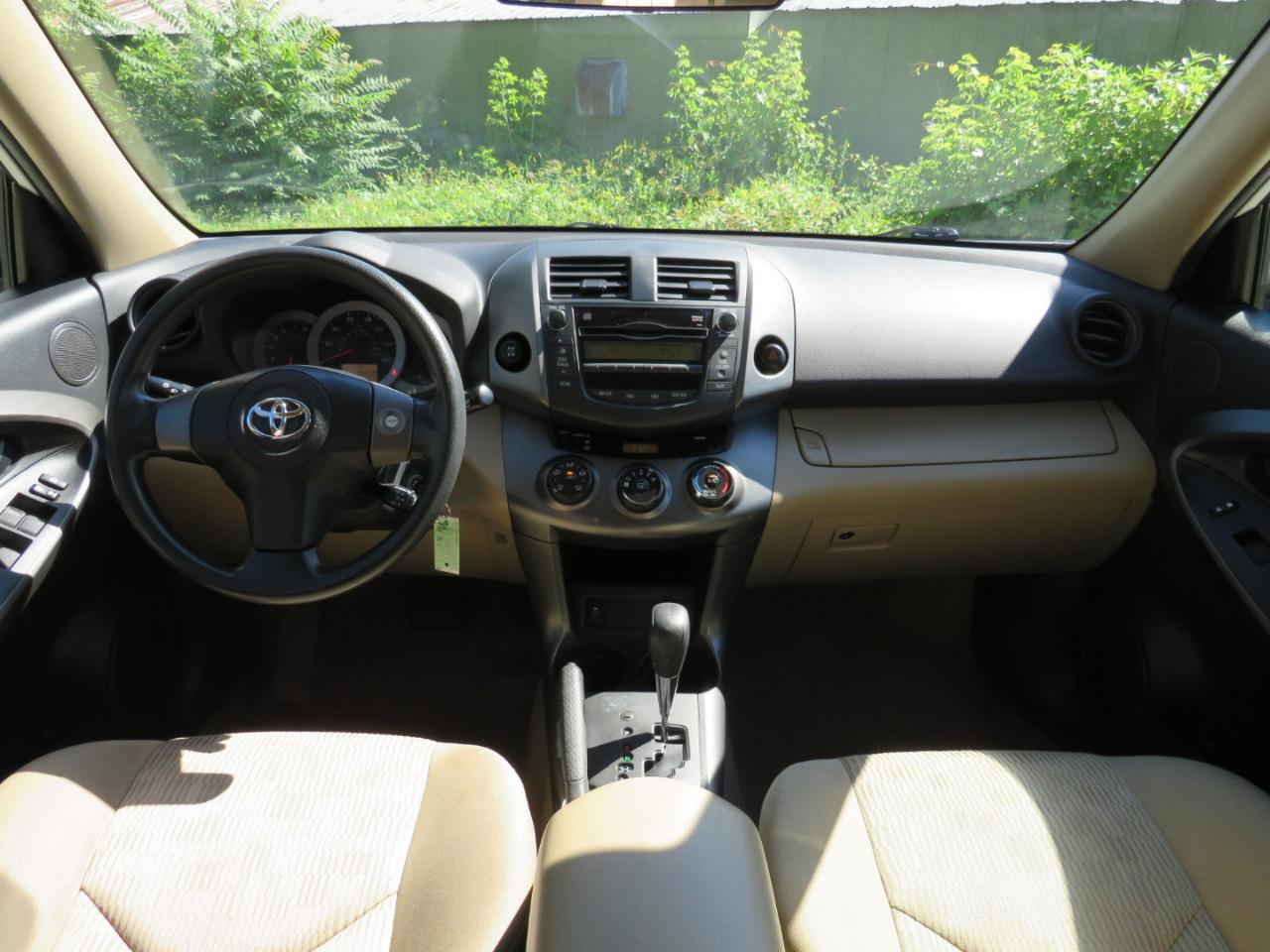 Toyota RAV4 Base I4 4WD 2011