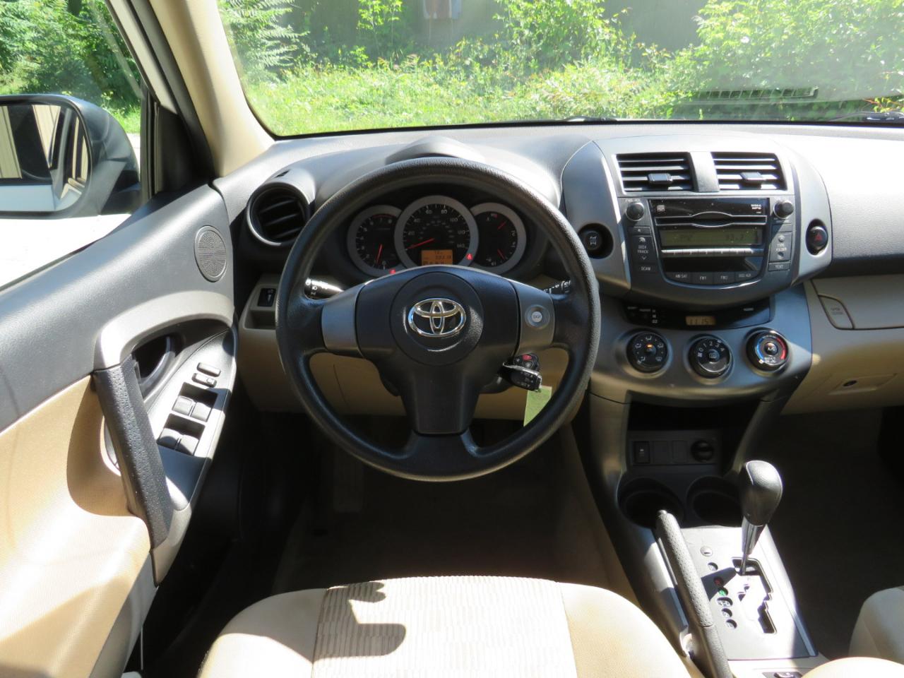 Toyota RAV4 Base I4 4WD 2011