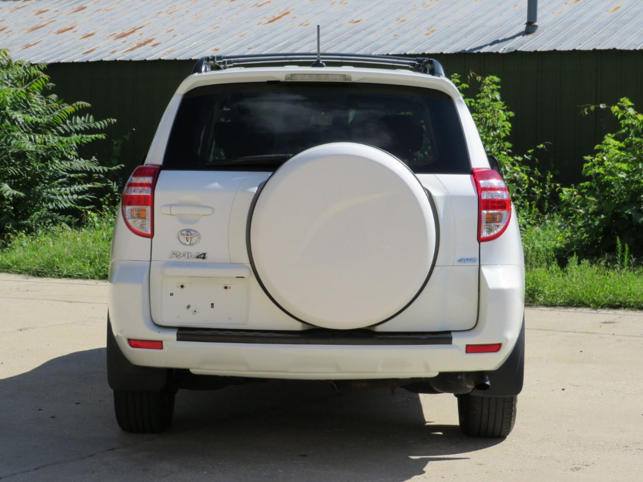 Toyota RAV4 Base I4 4WD 2011