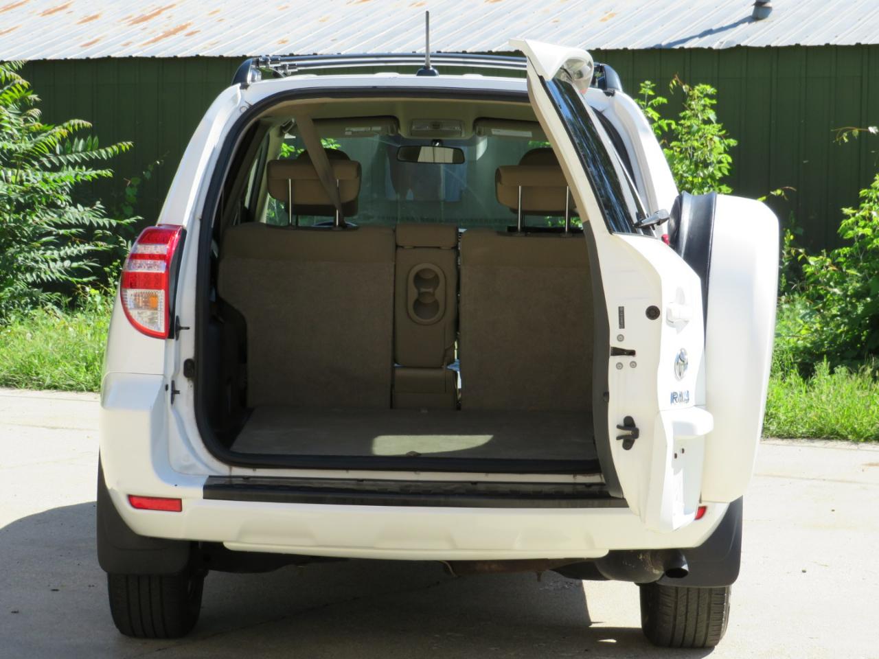 Toyota RAV4 Base I4 4WD 2011