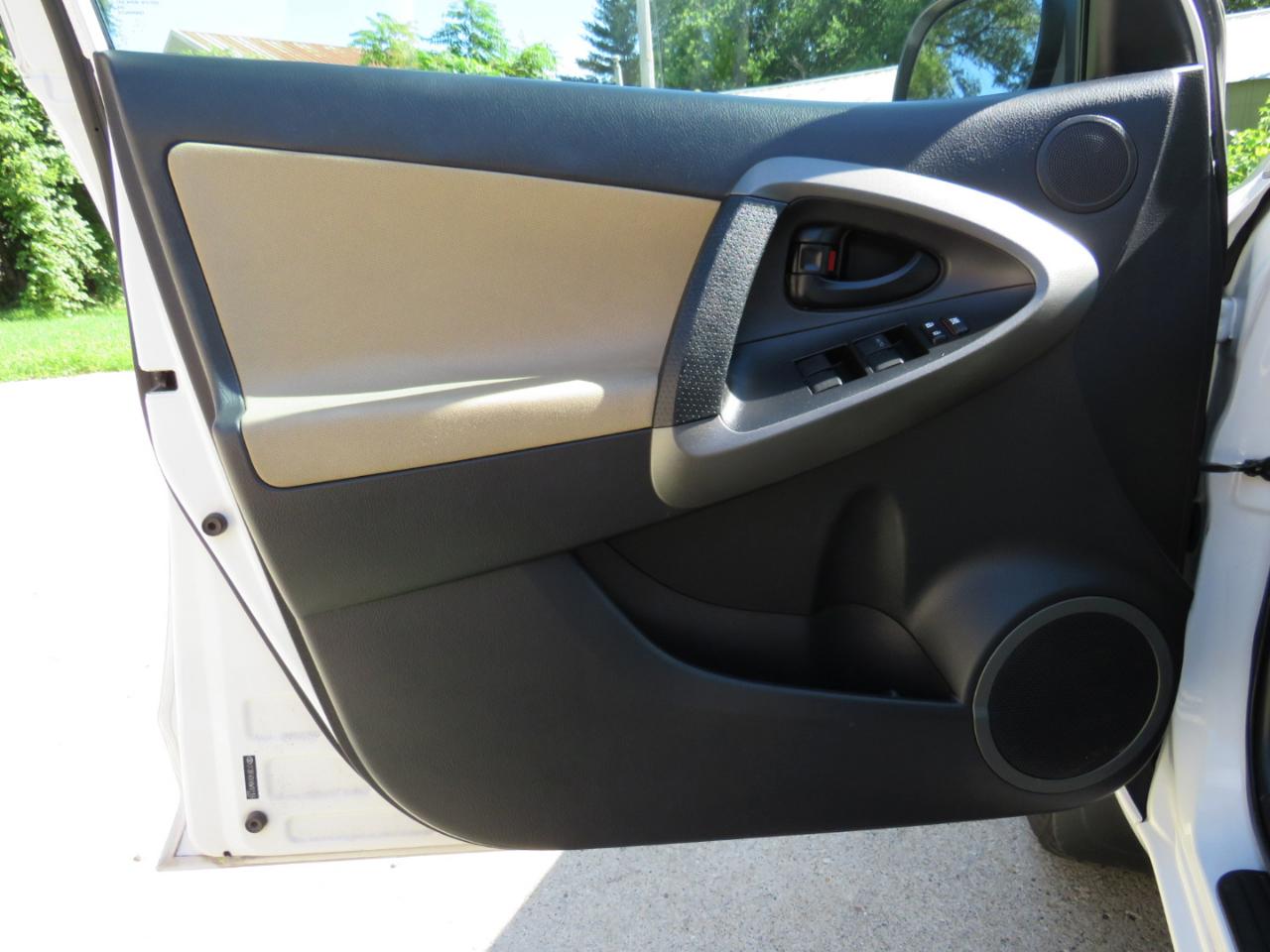 Toyota RAV4 Base I4 4WD 2011