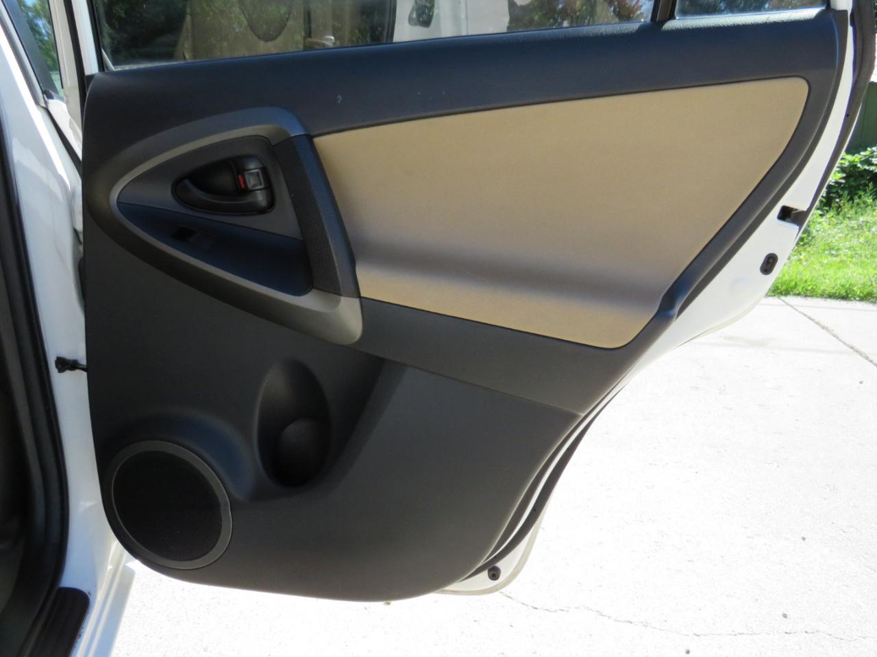 Toyota RAV4 Base I4 4WD 2011