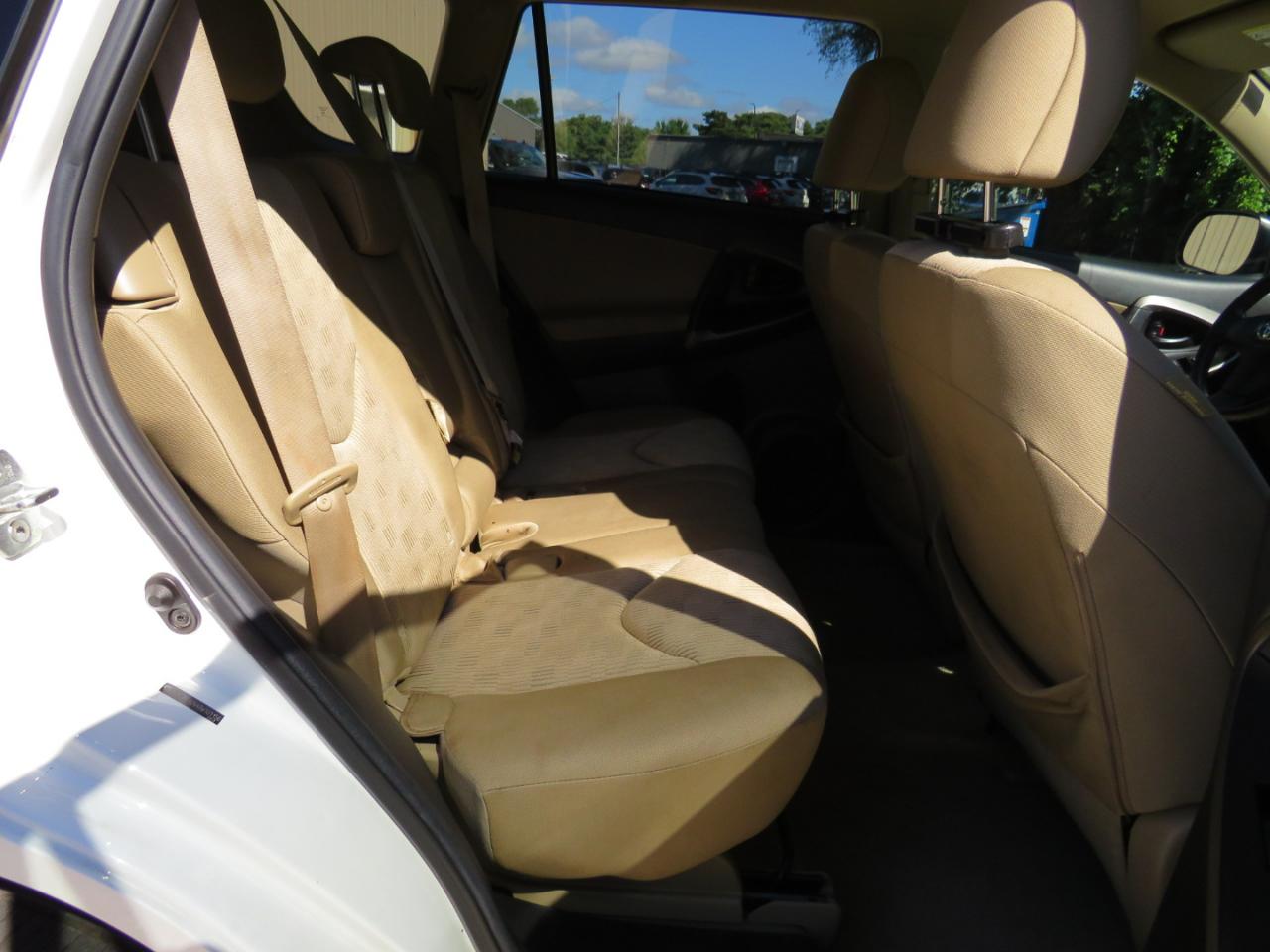 Toyota RAV4 Base I4 4WD 2011