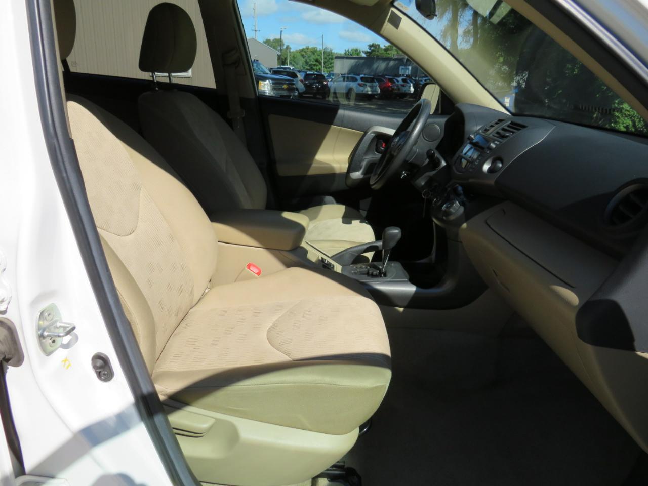 Toyota RAV4 Base I4 4WD 2011