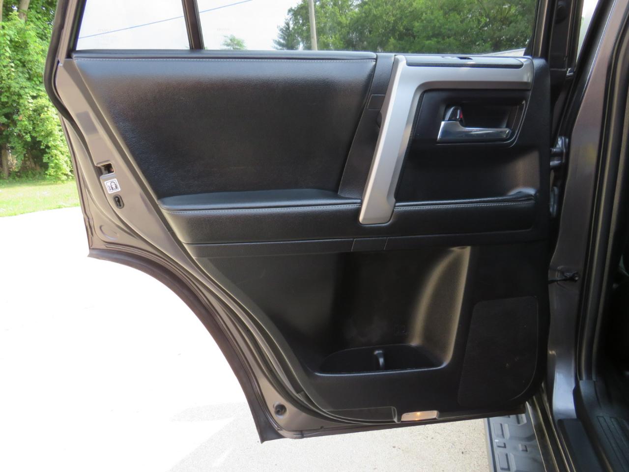 Toyota 4Runner SR5 4WD 2014