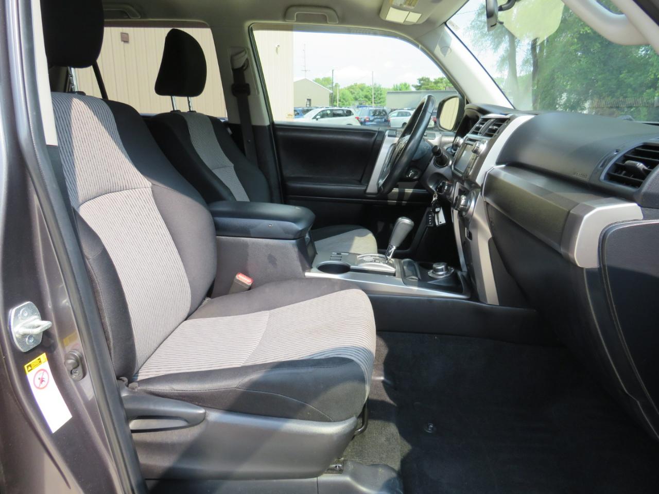 Toyota 4Runner SR5 4WD 2014