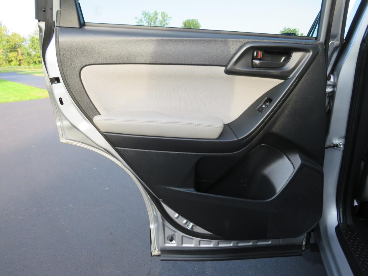 Subaru Forester 2.5i Premium PZEV CVT 2016