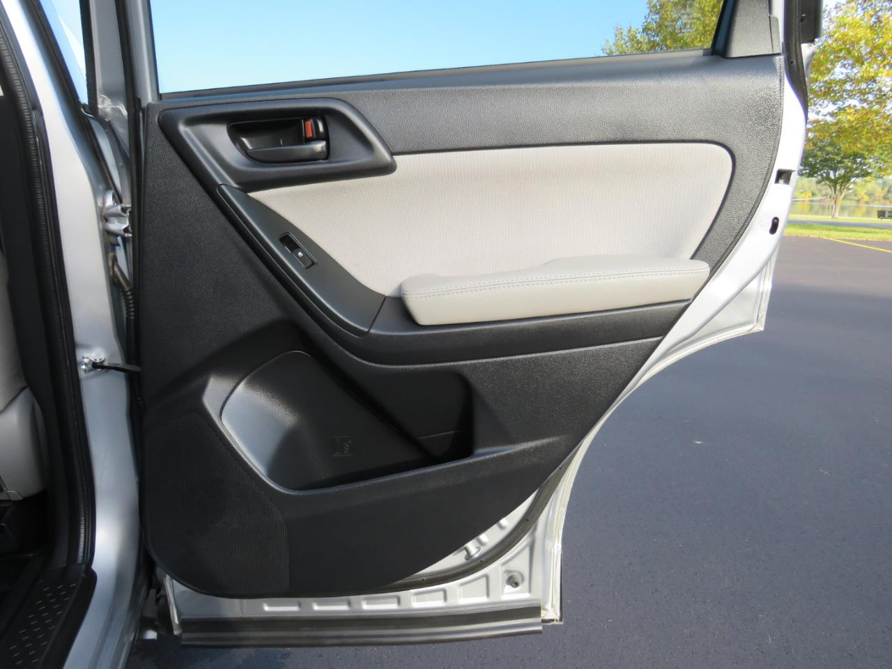 Subaru Forester 2.5i Premium PZEV CVT 2016