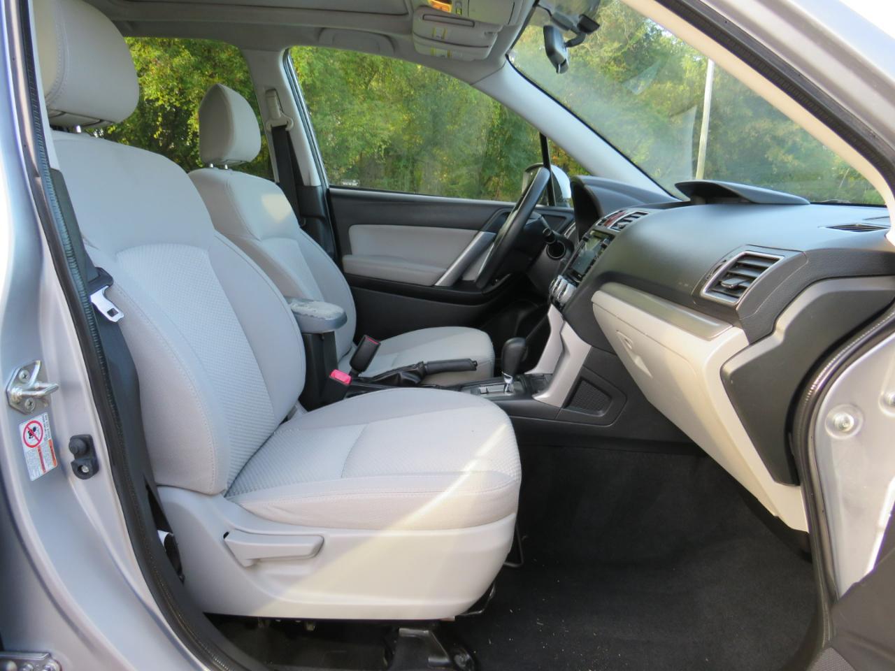 Subaru Forester 2.5i Premium PZEV CVT 2016