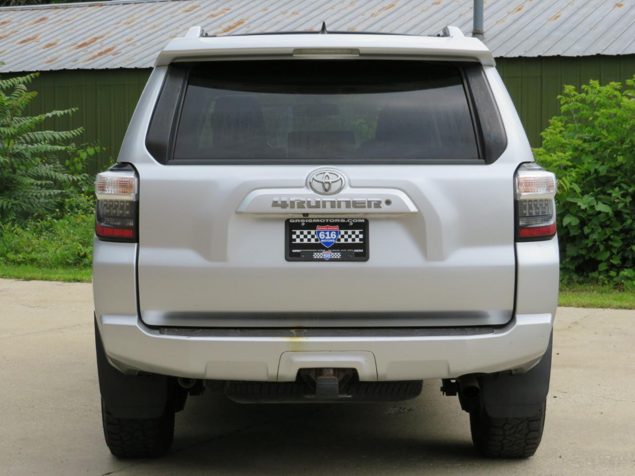 Toyota 4Runner SR5 4WD 2016