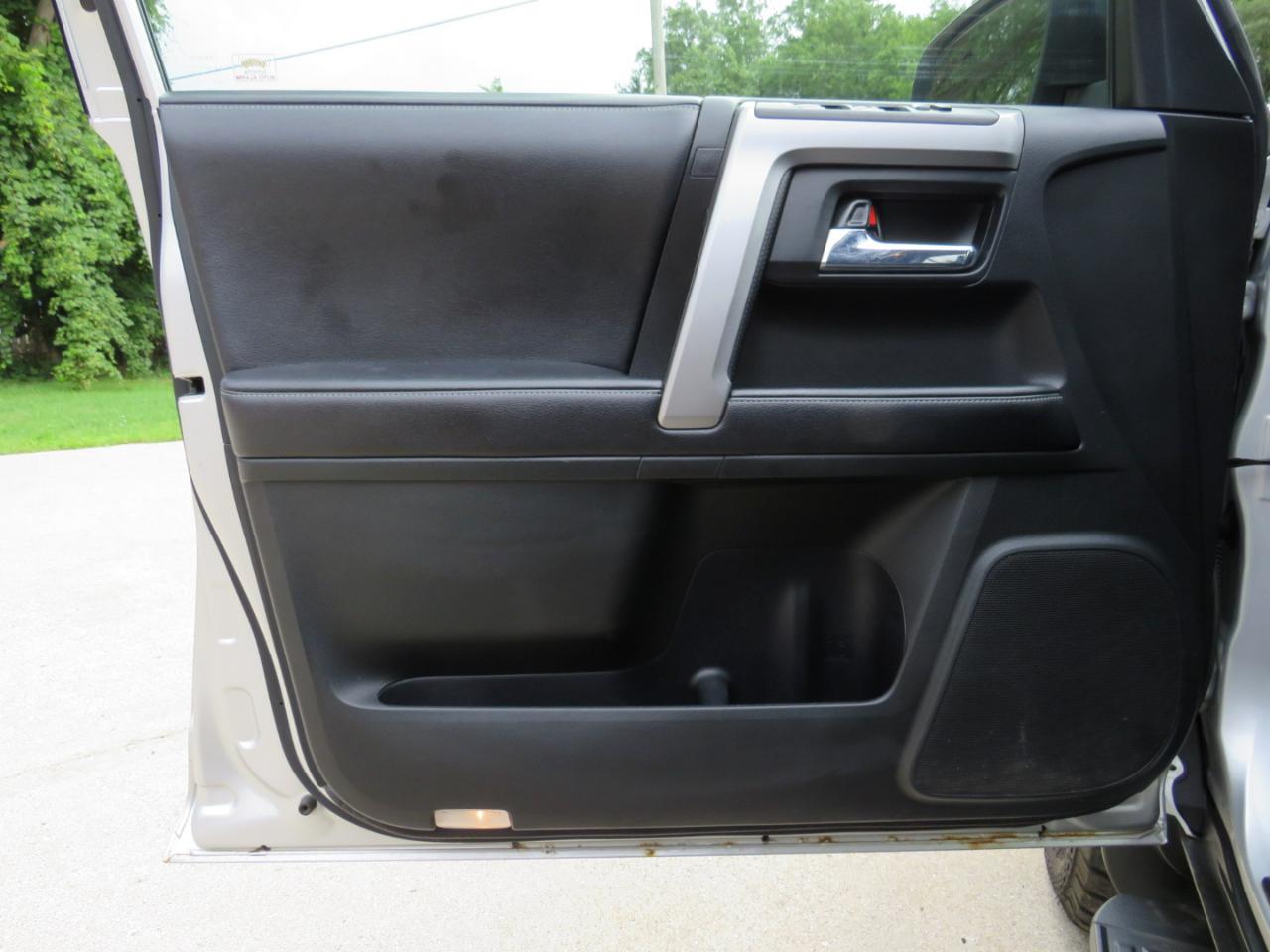 Toyota 4Runner SR5 4WD 2016