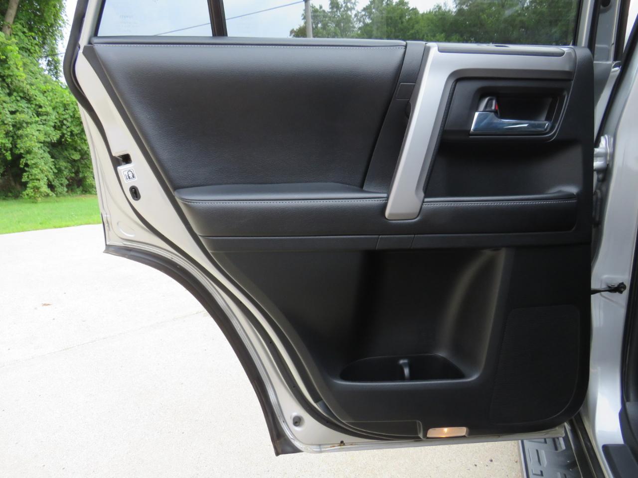 Toyota 4Runner SR5 4WD 2016