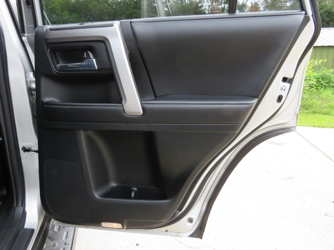Toyota 4Runner SR5 4WD 2016