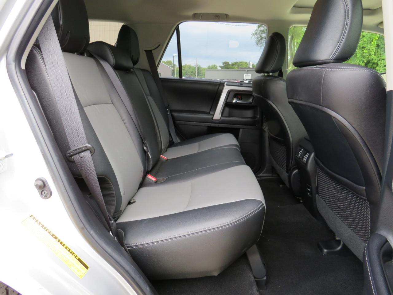 Toyota 4Runner SR5 4WD 2016