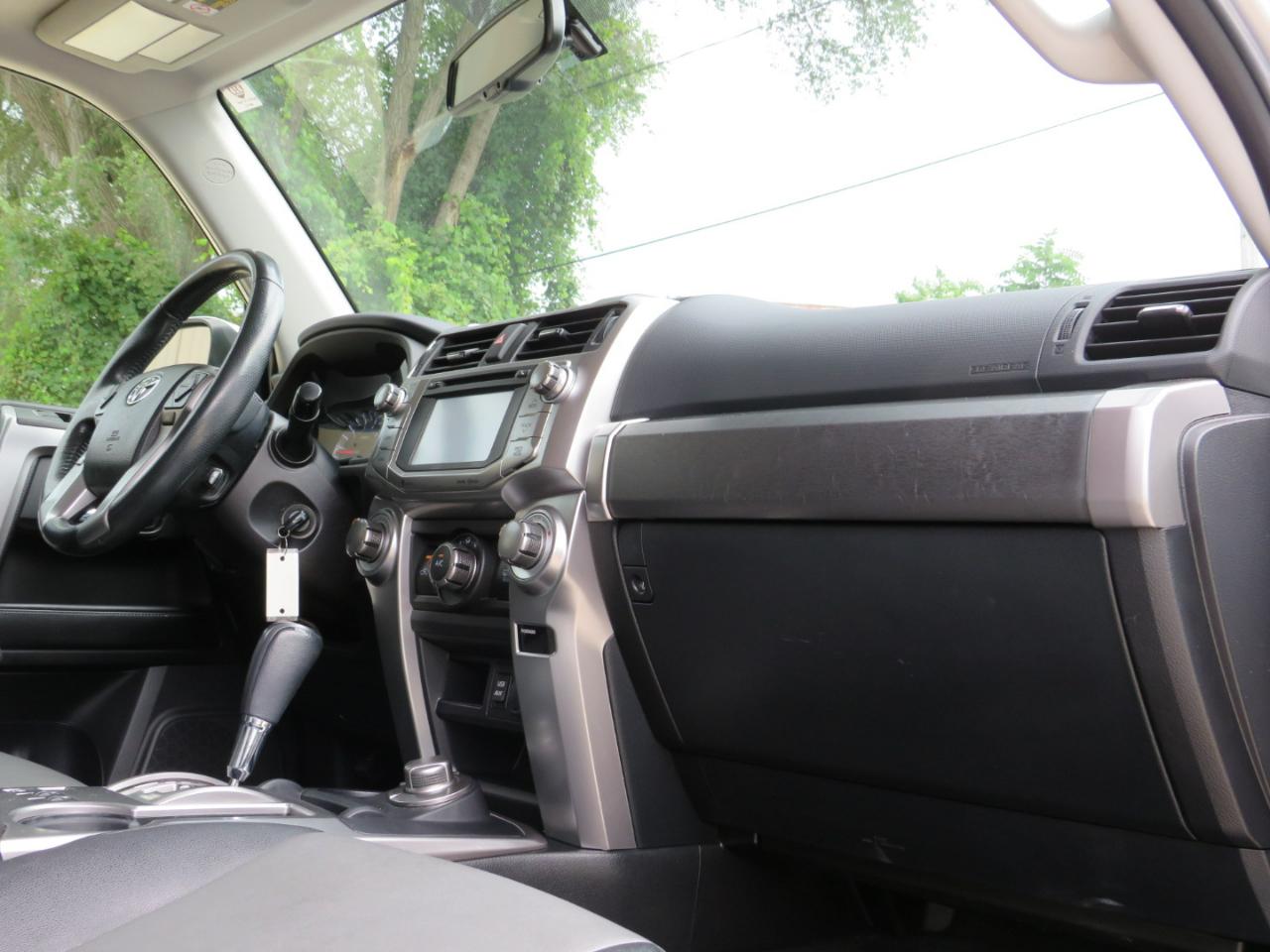 Toyota 4Runner SR5 4WD 2016
