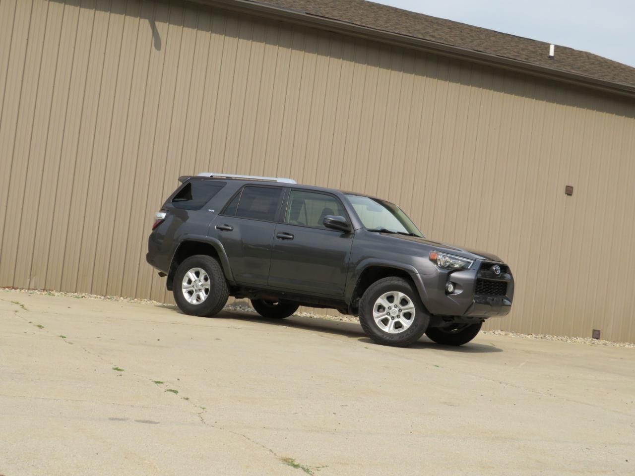 Toyota 4Runner SR5 4WD 2016