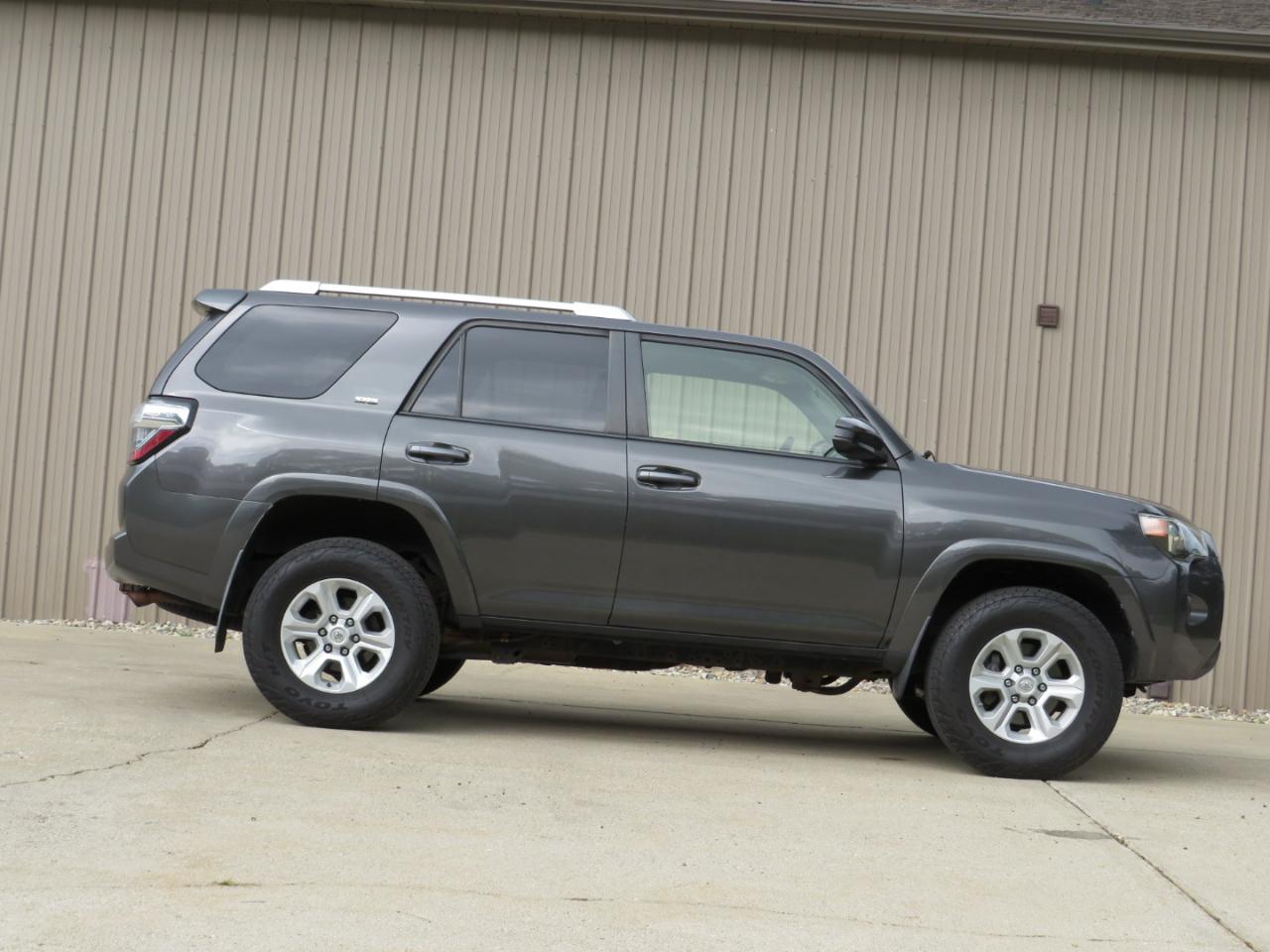 Toyota 4Runner SR5 4WD 2016
