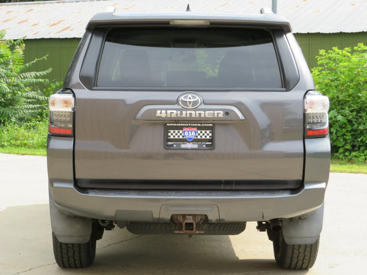 Toyota 4Runner SR5 4WD 2016