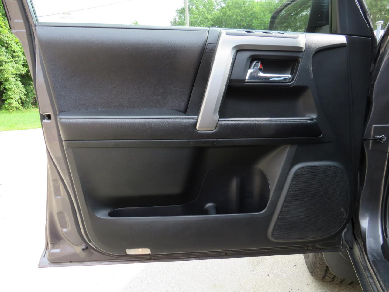 Toyota 4Runner SR5 4WD 2016