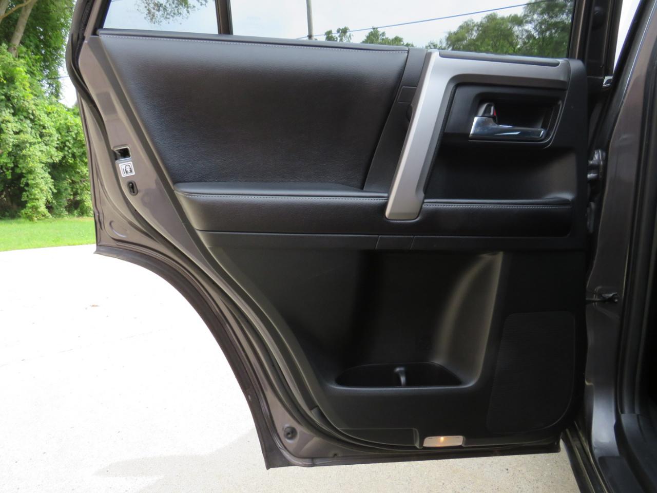 Toyota 4Runner SR5 4WD 2016
