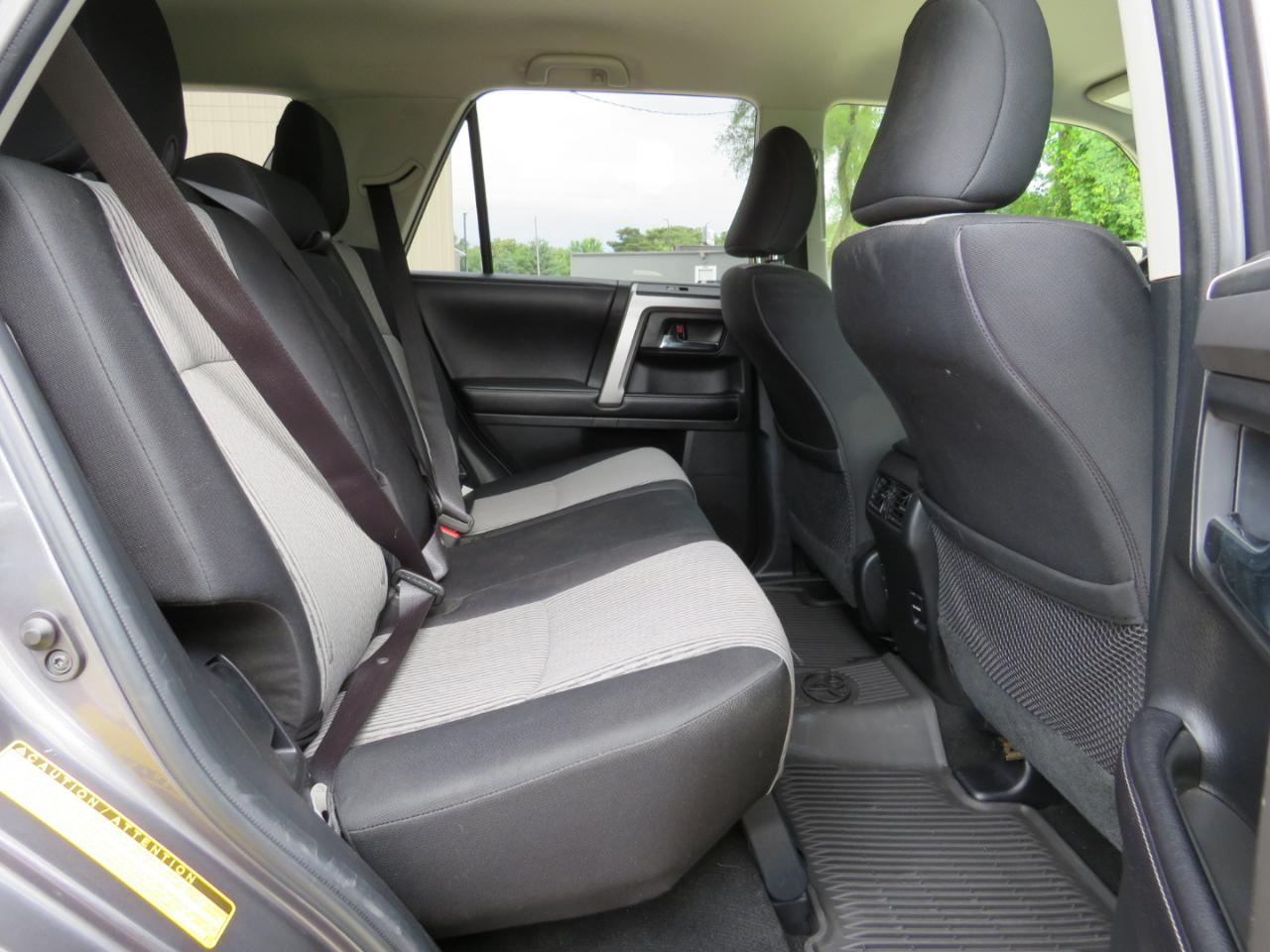 Toyota 4Runner SR5 4WD 2016