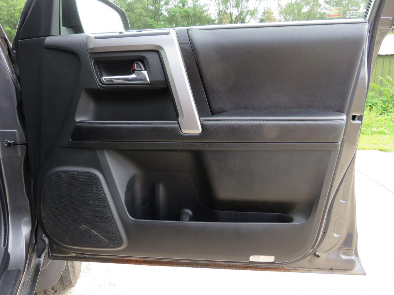 Toyota 4Runner SR5 4WD 2016