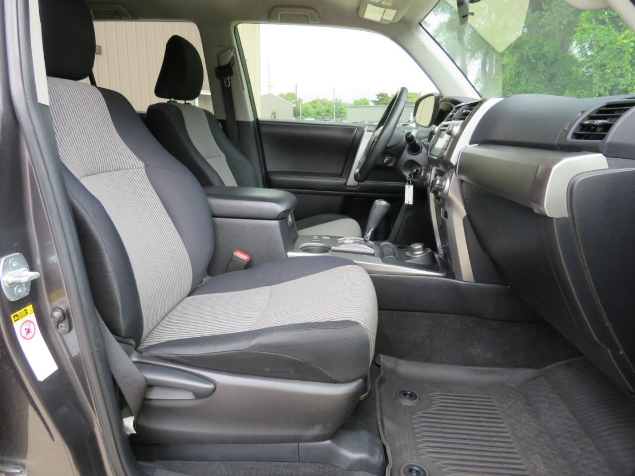 Toyota 4Runner SR5 4WD 2016