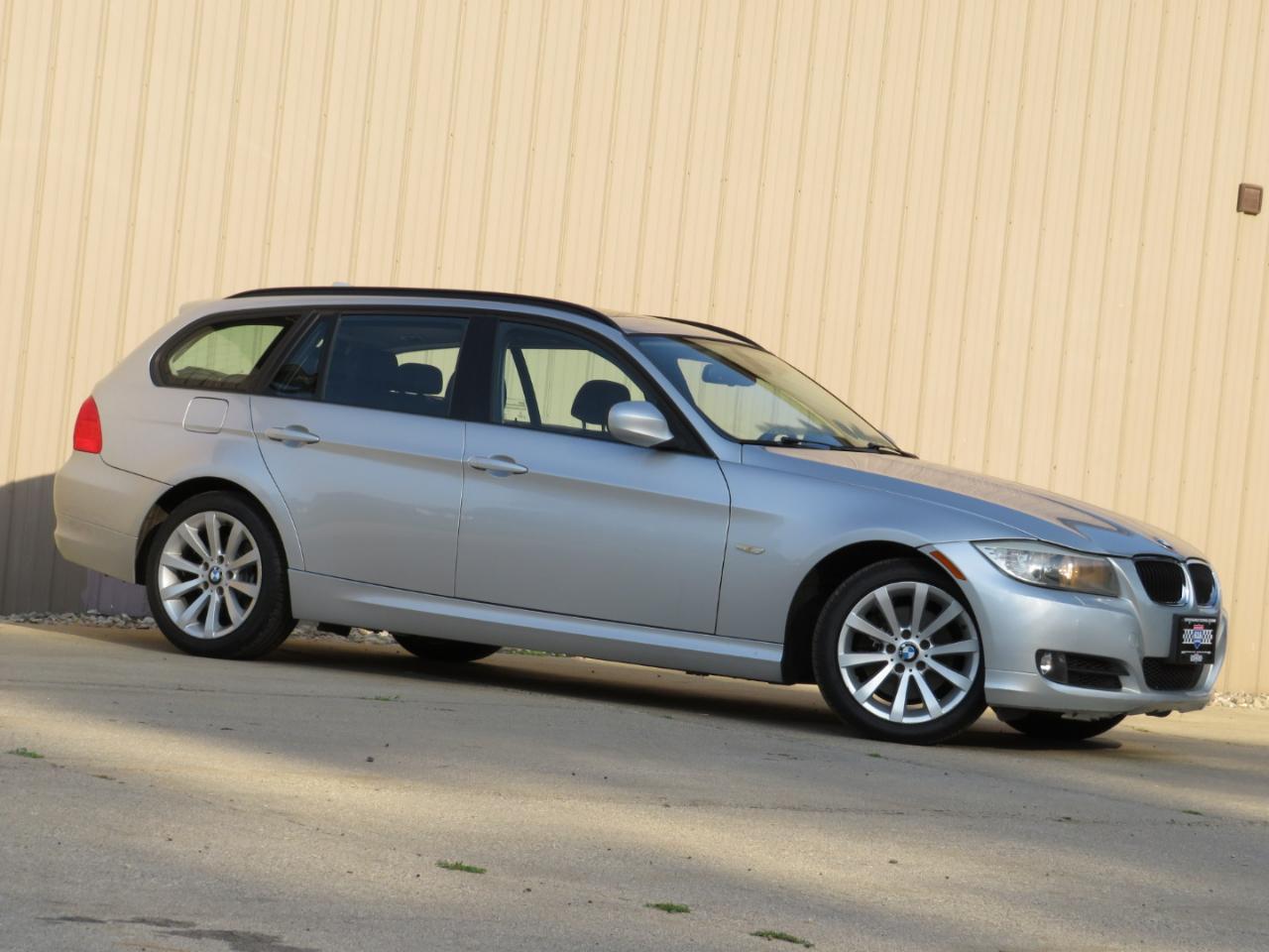 BMW 3-Series Sport Wagon 328i xDrive 2011