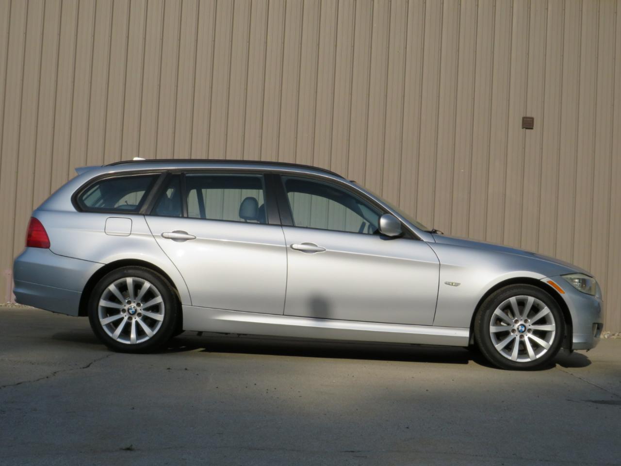 BMW 3-Series Sport Wagon 328i xDrive 2011