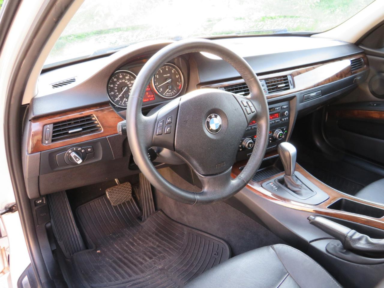BMW 3-Series Sport Wagon 328i xDrive 2011