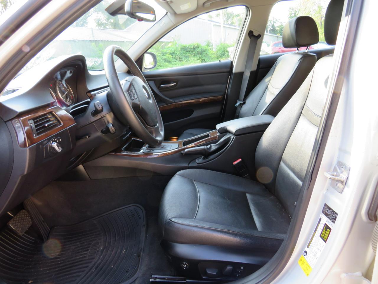 BMW 3-Series Sport Wagon 328i xDrive 2011